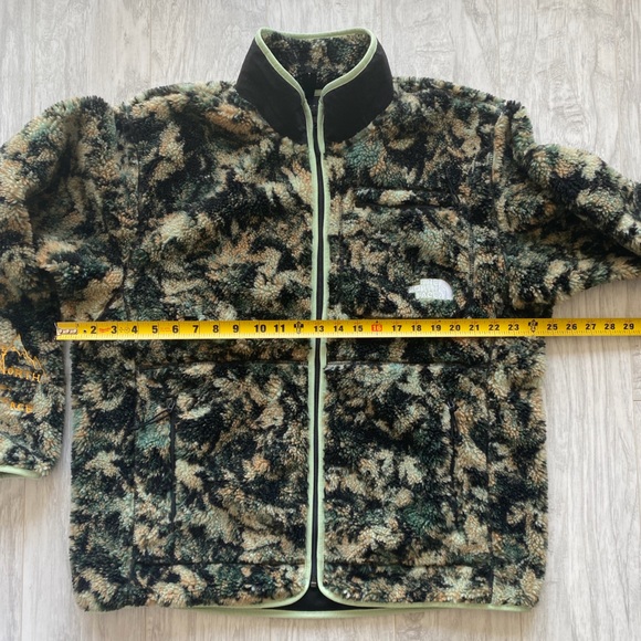 The North Face Full Zip-Up Jacket (Large) - Picture 6 of 7